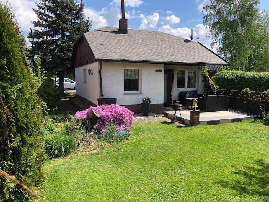 Gemuetlicher Bungalow In Cottbus - Sielow Exterior photo
